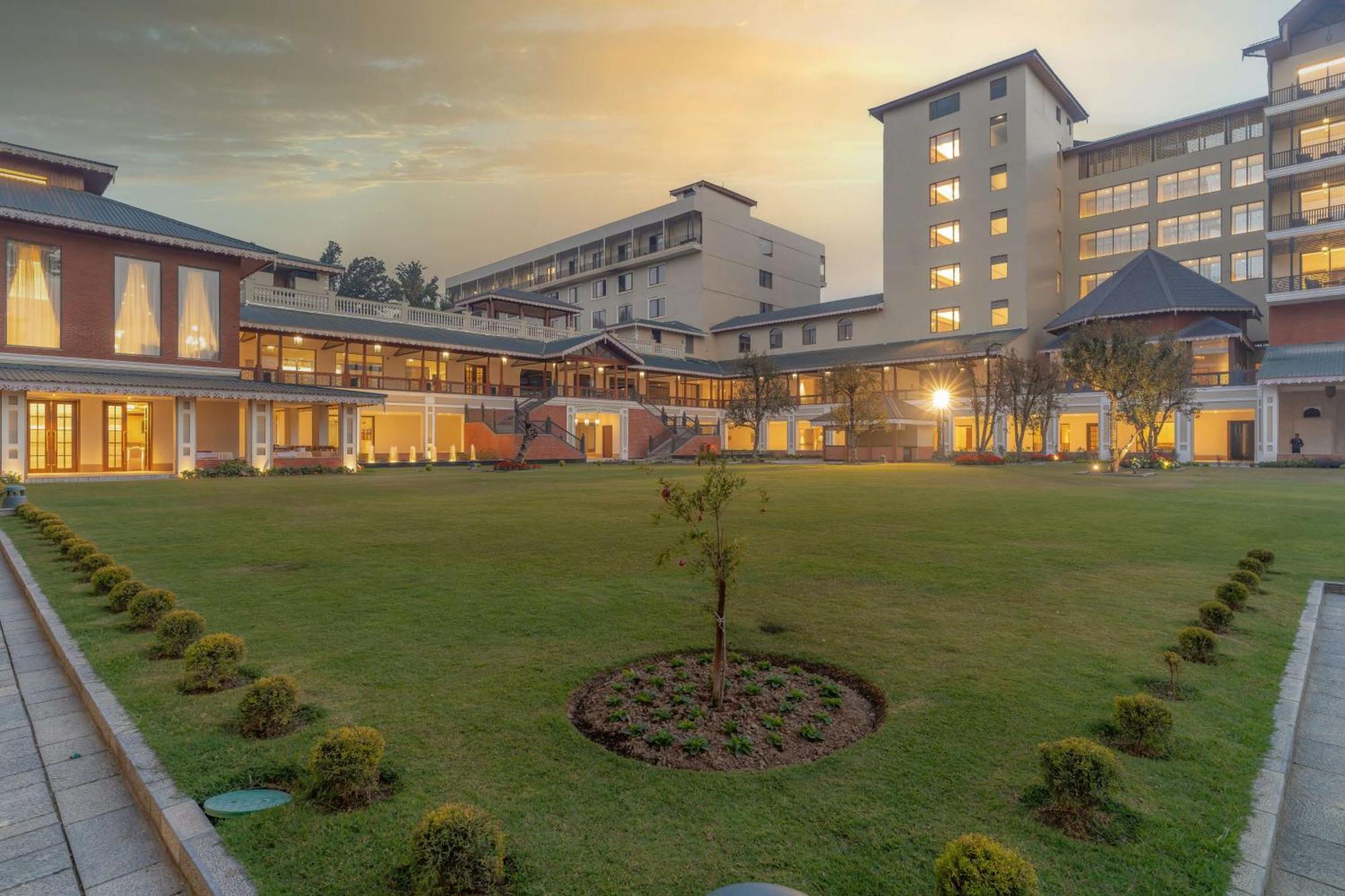 Radisson Collection Hotel & Spa, Riverfront Srinagar Exteriör bild